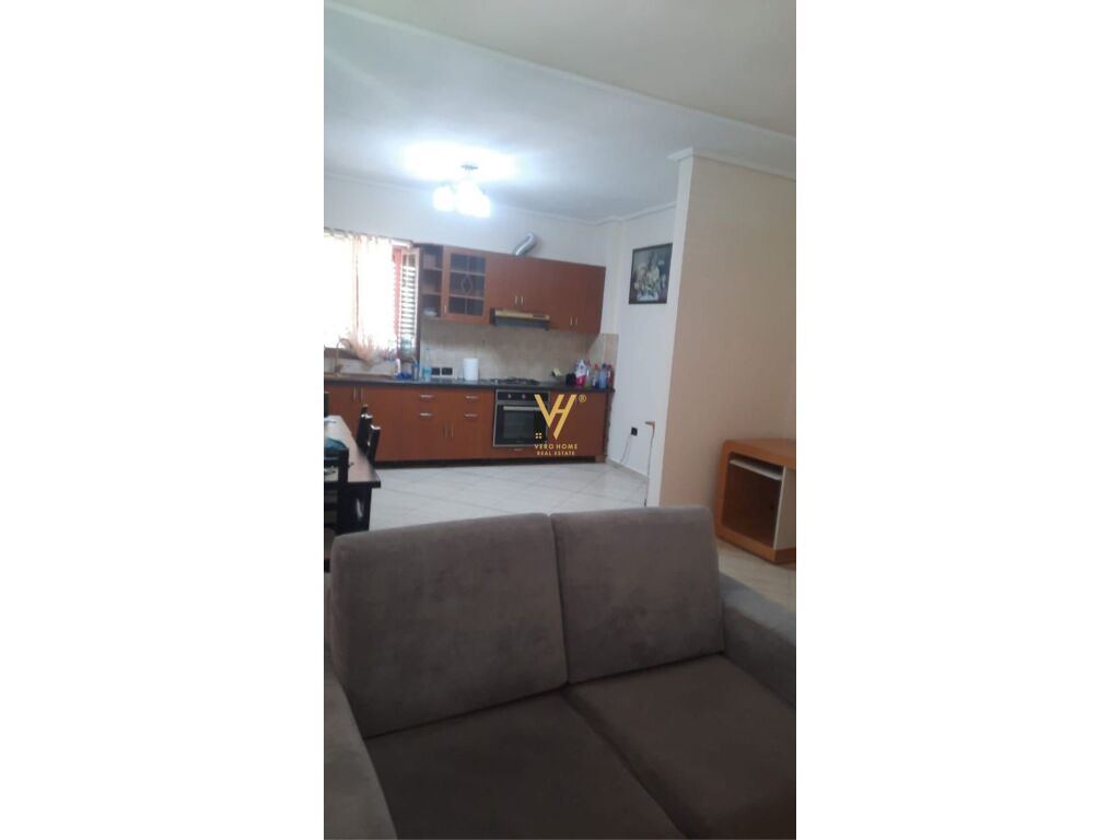 Jepet Apartament 3+1+2+ballkon me qera te Vilat Gjermane 145 m2