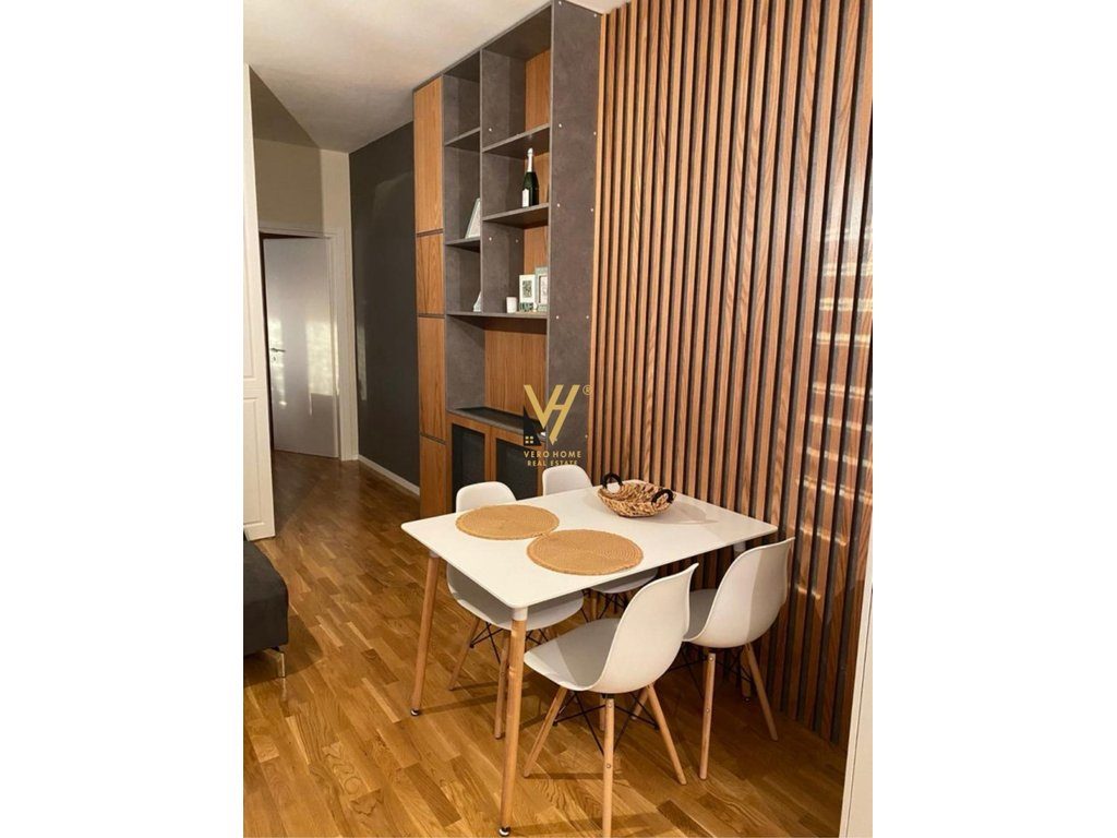 JEPET APARTAMENT 1+1+VERANDE ME QERA TE RRUGA E BARRIKADAVE 800 EURO 2