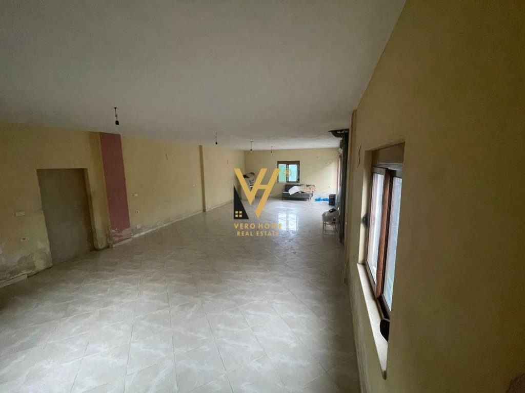JEPET MAGAZINE 130M2 ME QERA TE VARRI BOMIT 400 EURO 4