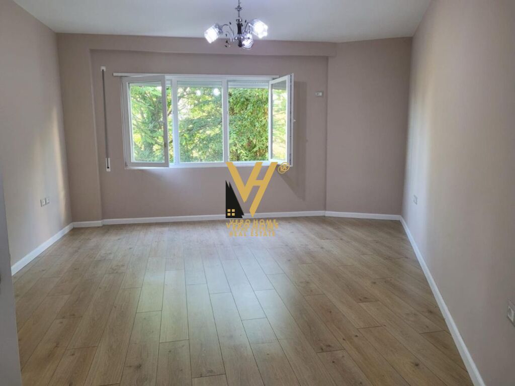 JEPET APARTAMENT 1+1+BLK ME QERA TE KOPSHTI BOTANIK 40.000 LEKE