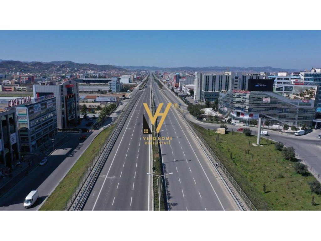 SHITET TRUALL 2.100 M2 TE AUTOSTRADA TR-DR 240.000 EURO