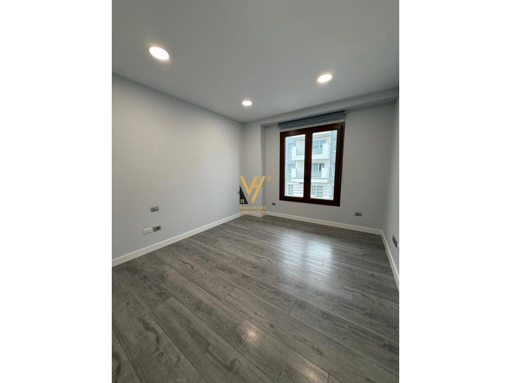 JEPET ZYRE 200 M2 ME QIRA TE HILTON, DELIJORGJI 250.000 LEKE 4