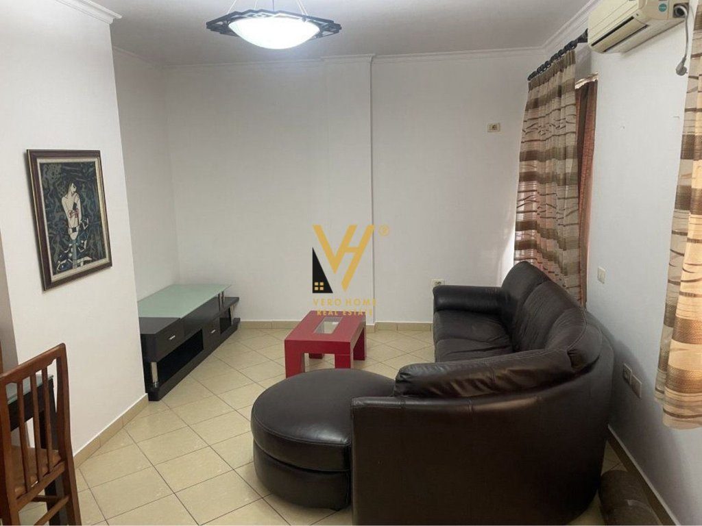 JEPET APARTAMENT 2+1 ME QERA TE RRUGA E DIBRES 45.000 LEKE