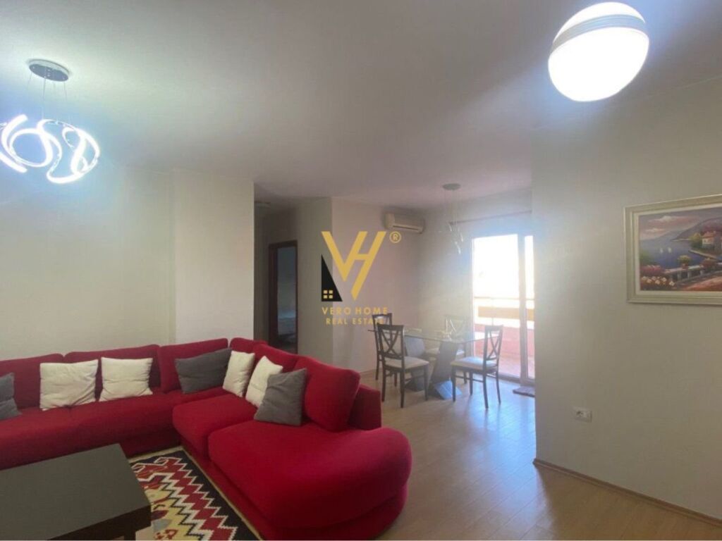 Jepet Apartament 2+1+2+ballkon me qera perball Delijorgjit 100 m2