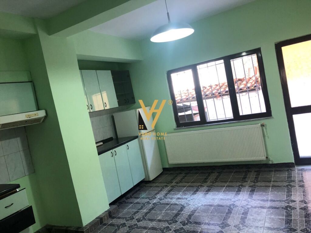 Jepet Zyre me qera te Rruga e Kavajes 121 m2 3