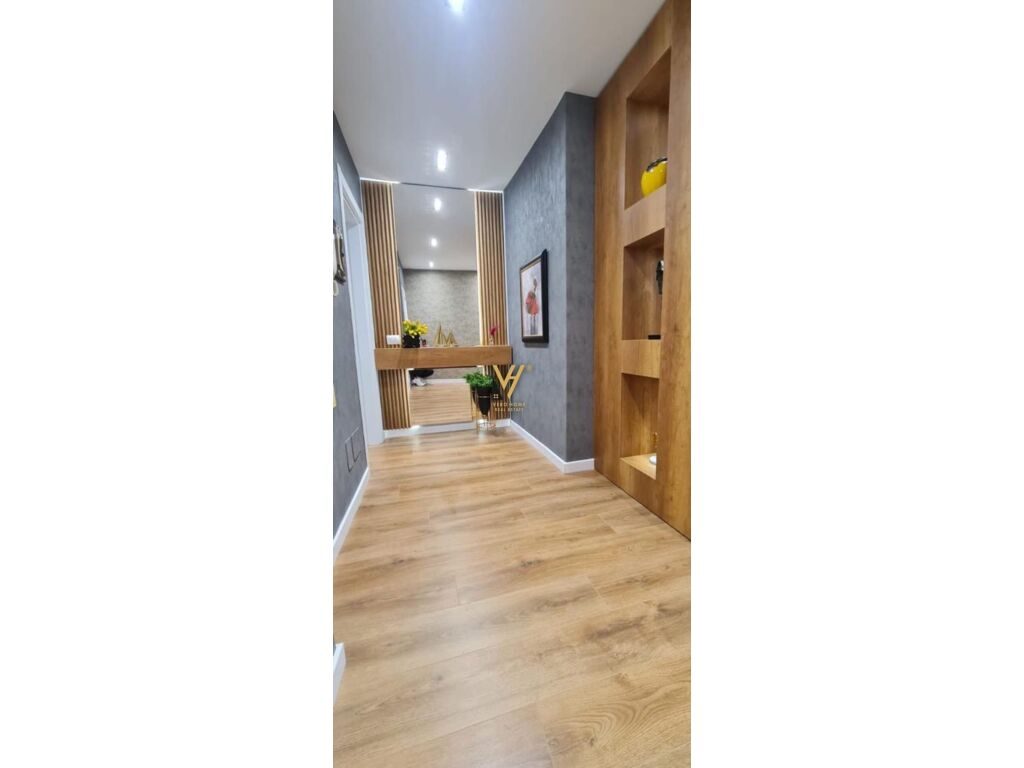 Shitet Apartament 2+1 Rruga Sami Frasheri 100 m2 3