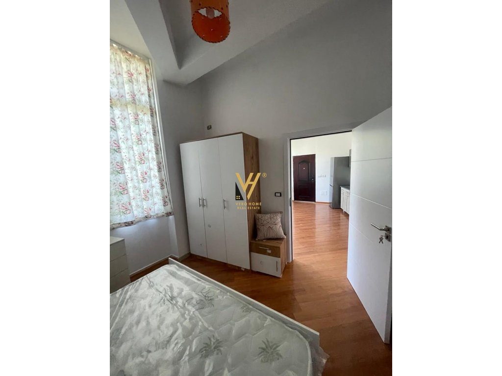 JEPET APARTAMENT 1+1 ME QERA RRUGA EDUARD MANO 45.000 LEKE 3