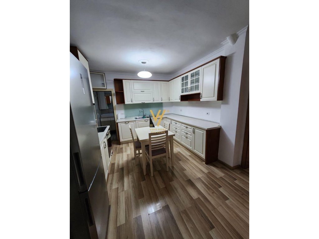JEPET APARTAMENT 1+1+BLK ME QERA TE RRUGA ELBASANIT 70.000 LEKE 3