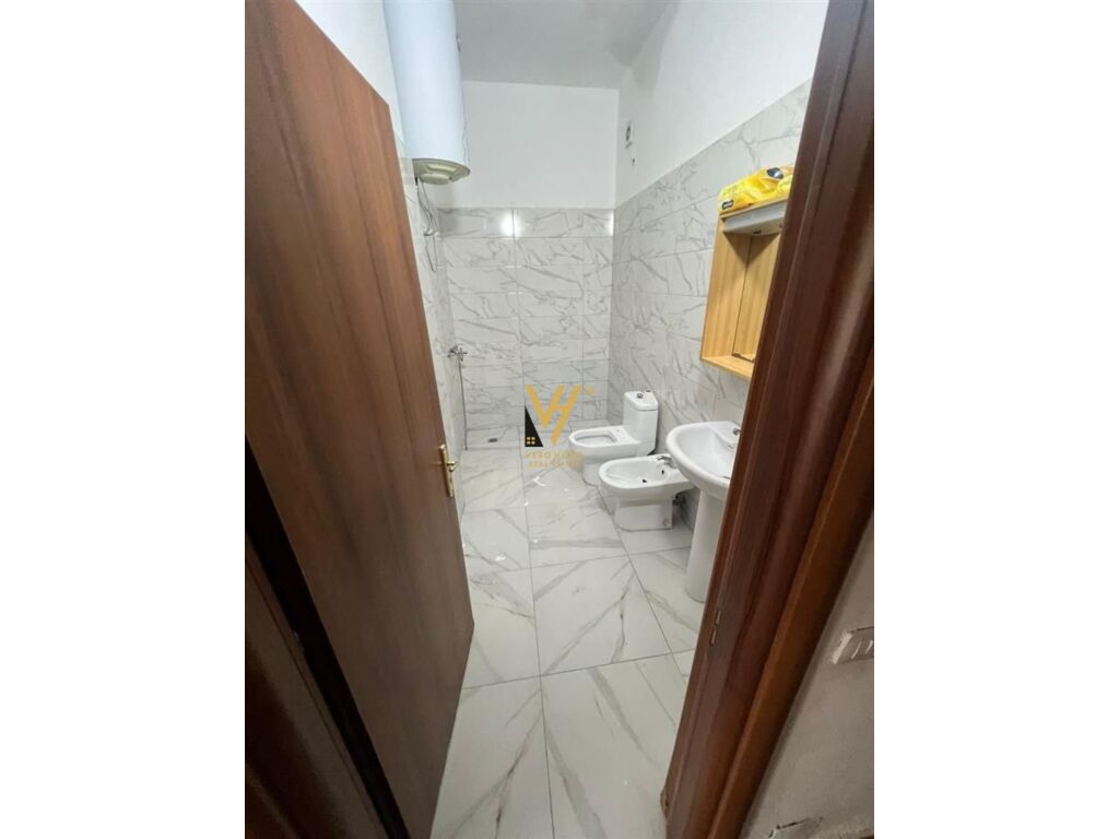 Jepet Apartament 2+1+2 me qera ne Astir 125 m2 4