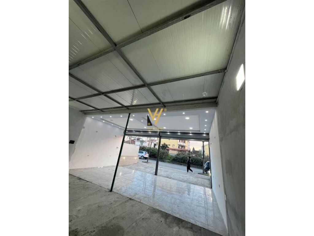 Jepet ambjent biznesi me qera te Rruga Azem Galica 80 m2