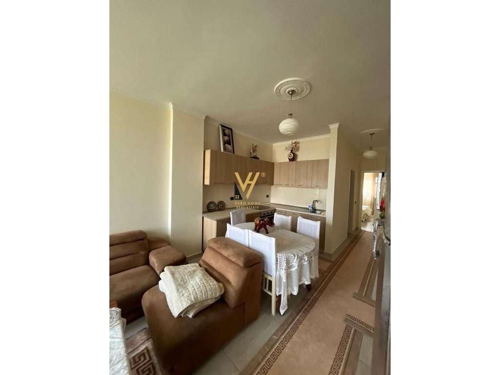 JEPET APARTAMENT 2+1+ BLK ME QERA TE KOPSHTI BOTANIK 50.000 LEKE 2