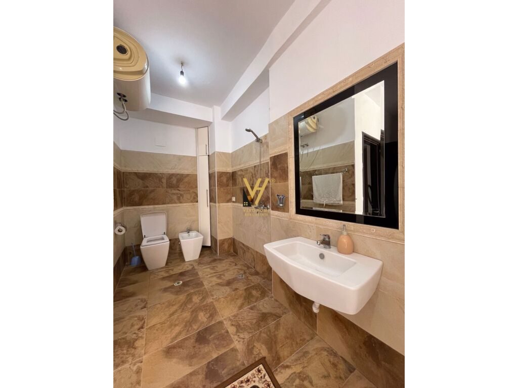 Shitet apartament dublex te Kodra e Diellit 245 m2 2