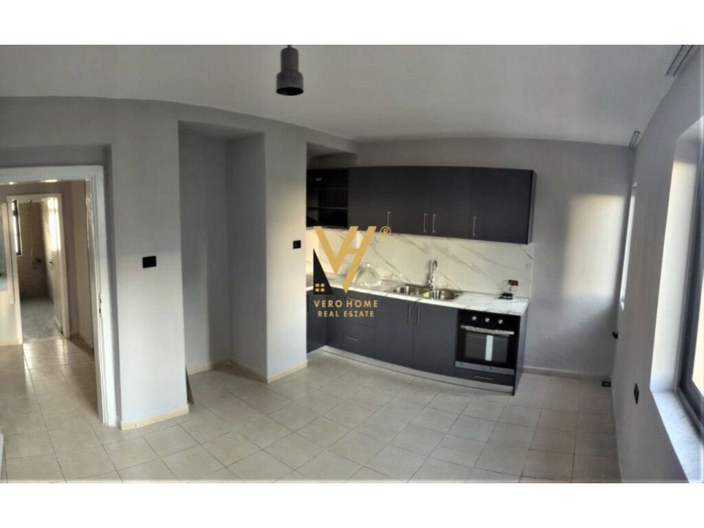 Jepet Zyre me qera te 21 Dhjetori 70 m2 4