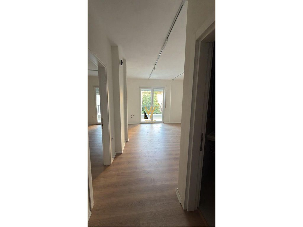 JEPET ZYRE 135 M2 ME QIRA TE PAZARI I RI 1.500 EURO