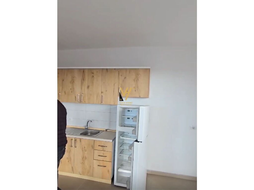 Shitet Apartament 1+1+Blk ne Kamez,89 m2 2