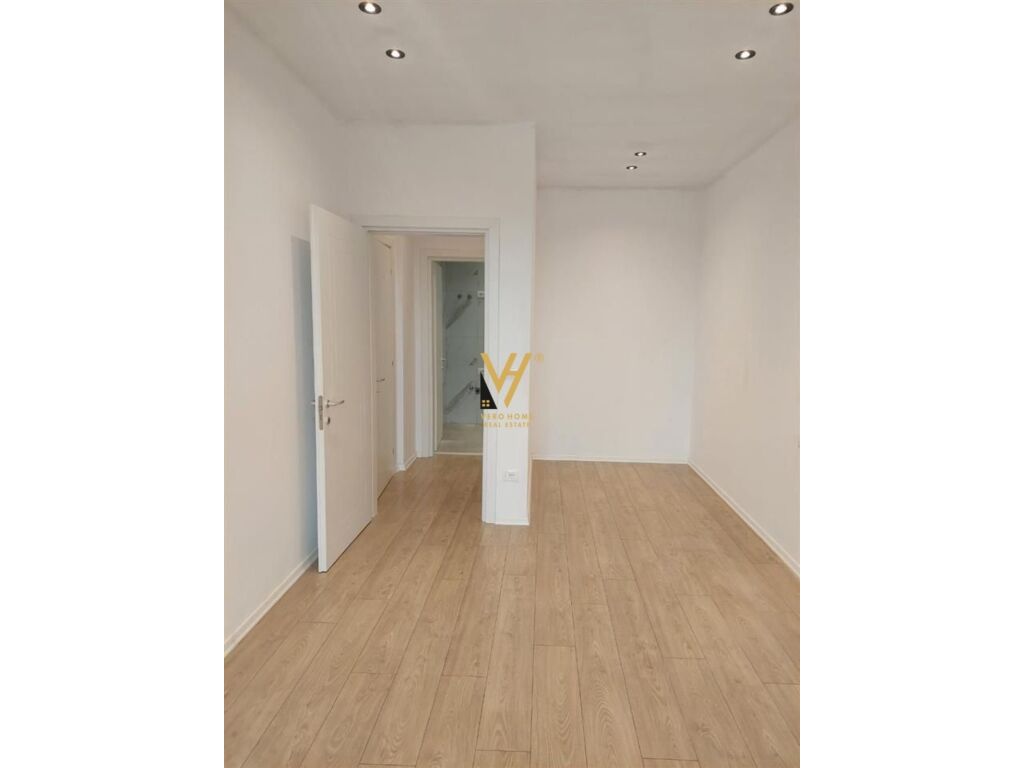 Jepet zyre me qera te Rruga e Kavajes , Garden Building 77 m2 4