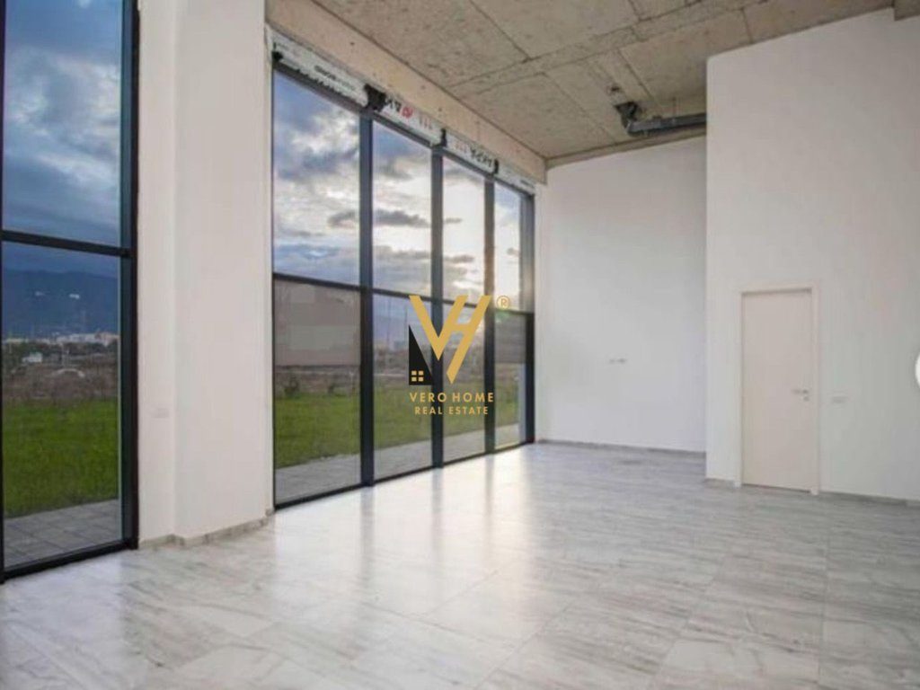 JEPET AMBIENT 100 M2 ME QERA TE BULEVARDI I RI 500 EURO