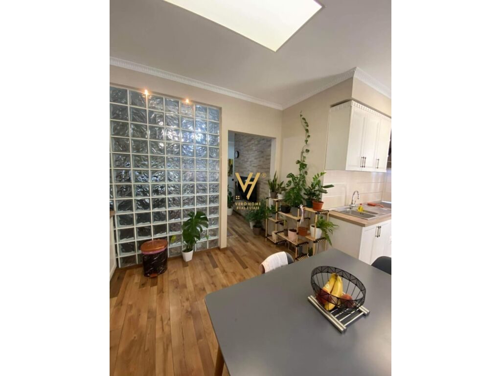 Jepet apartament 2+1+2 me qera te Rruga Xhanfize Keko 100 m2