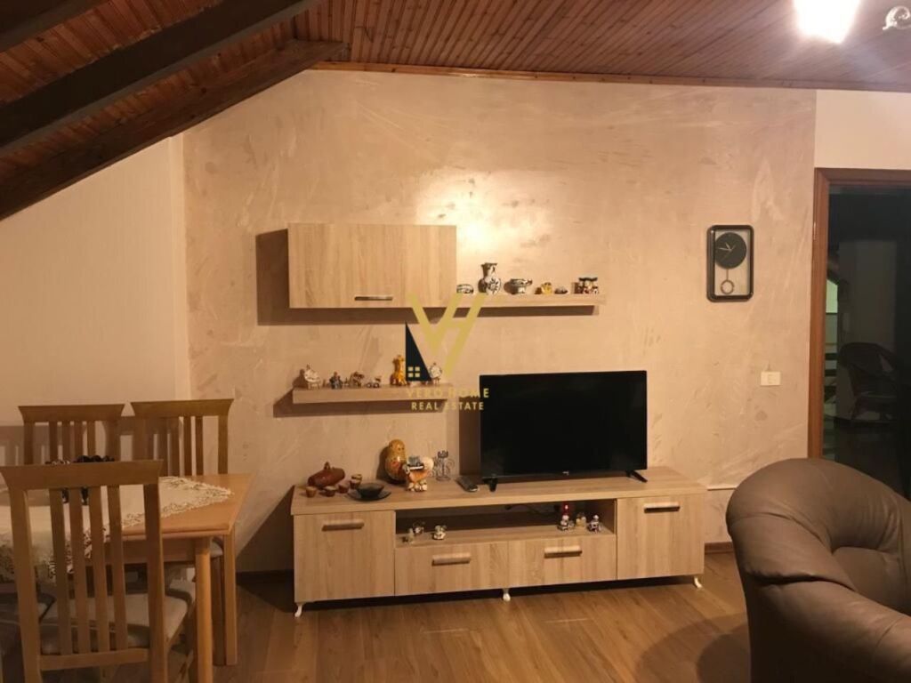 Jepet Apartament 3+1+ballkon me qera te Xhamlliku 120 m2 2