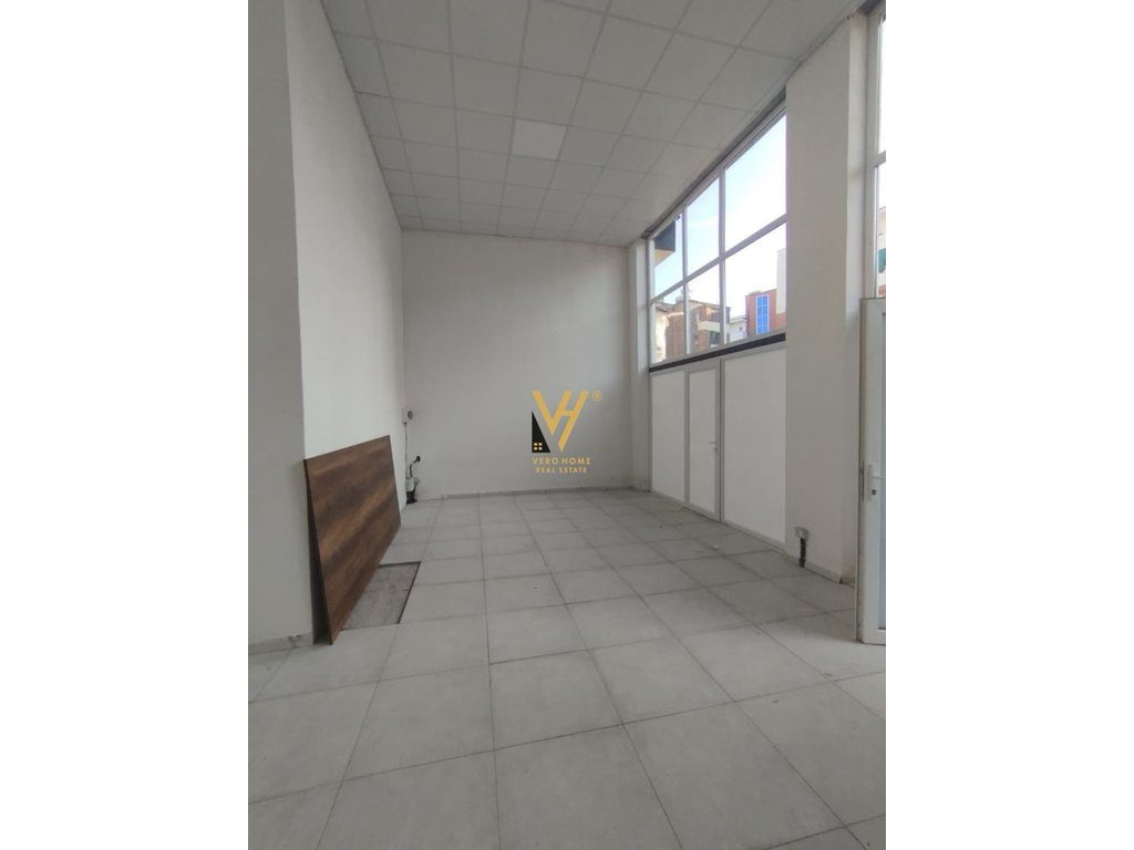 JEPET AMBIENT 75 M2 ME QERA TEK OXHAKU 1.500 EURO 2
