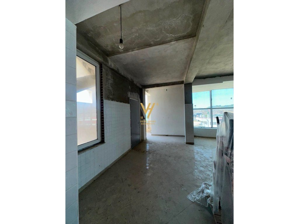JEPEN 3 AMBIENTE BIZNESI 750 M2 ME QERA TE RRUGA INDUSTRIALE 210.000 LEKE 3