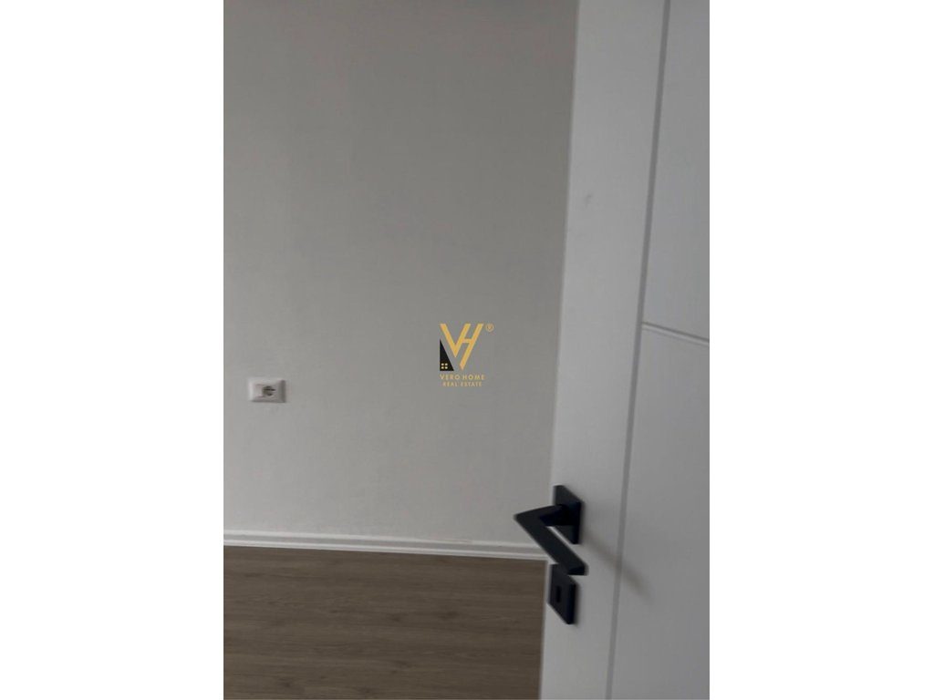 JEPET ZYRE 65 M2 ME QERA TEK RRUGA RIZA CEROVA 450 EURO 2