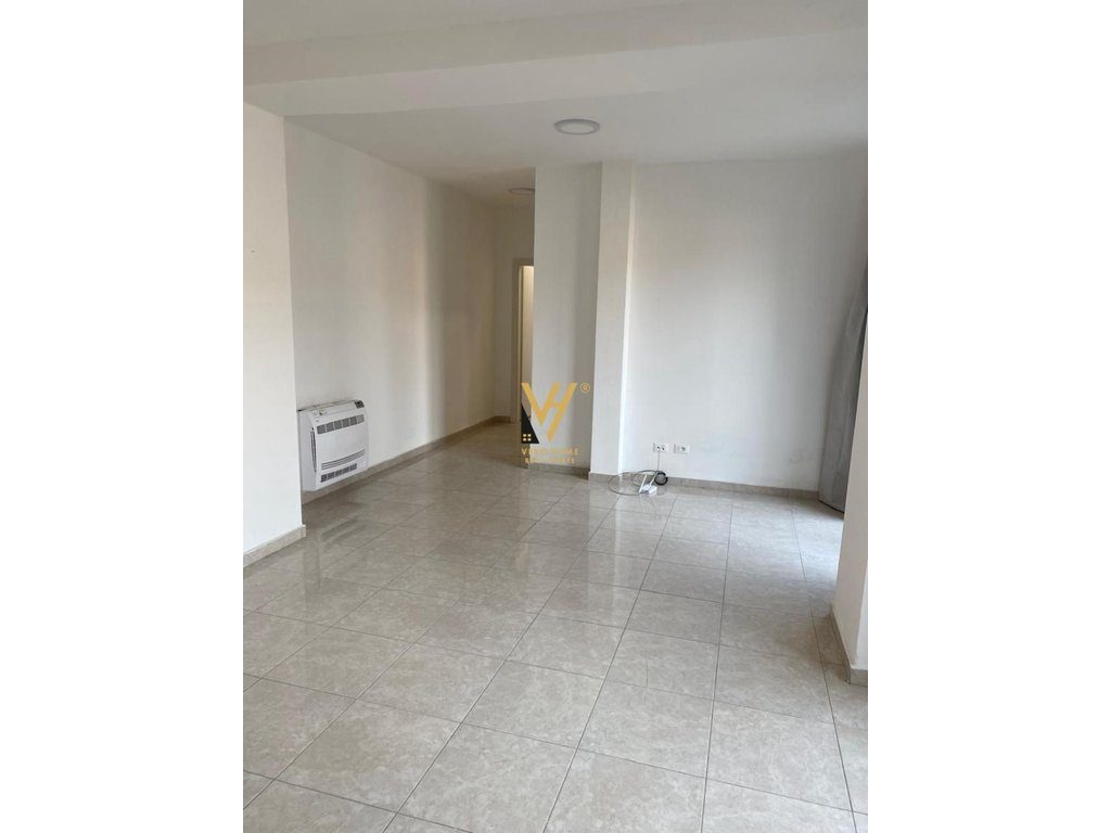 JEPET ZYRE 90 M2 ME QERA TE PAZARI I RI 80.000 LEKE 3