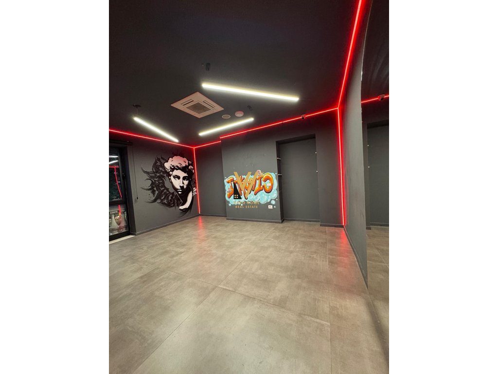 JEPET AMBIENT 100M2 ME QERA TE BLLOKU 2.200 EURO
