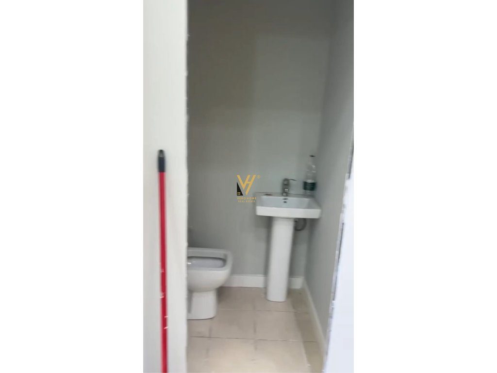 SHITET DYQAN 24 M2 TE RRUGA E BARRIKADAVE 145.000 EURO 3