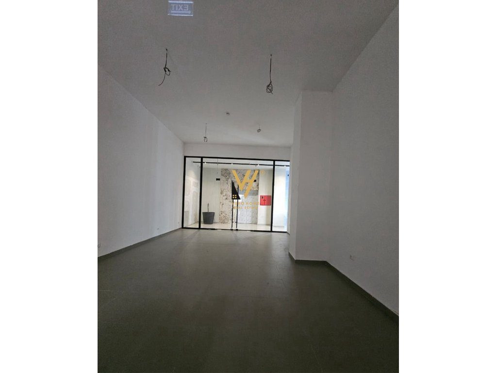 JEPET AMBIENT BIZNESI 62 M2 ME QERA TE GARDEN BUILDING 1.200 EURO 2