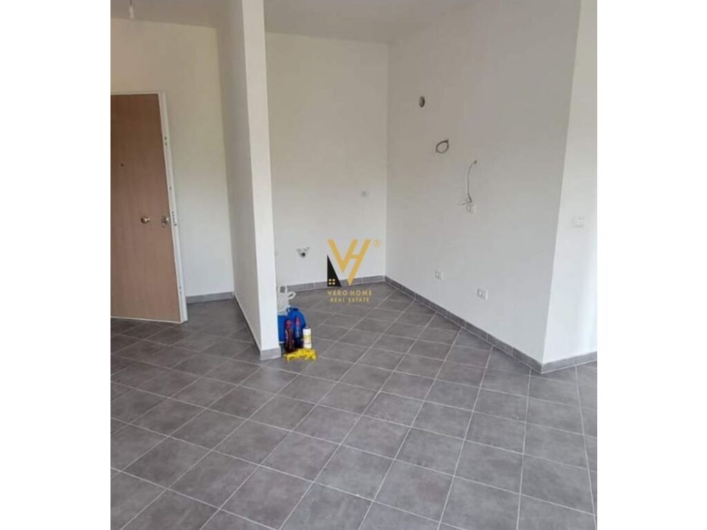 Jepet Zyre me qera te Burgu 313 , 92 m2