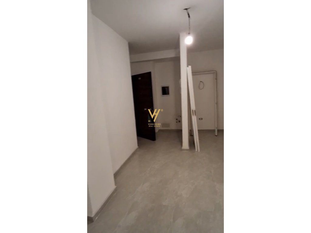 JEPET ZYRE 94 M2 ME QERA KOMPLEKSI AURA LAPRAKE 799 EURO 3