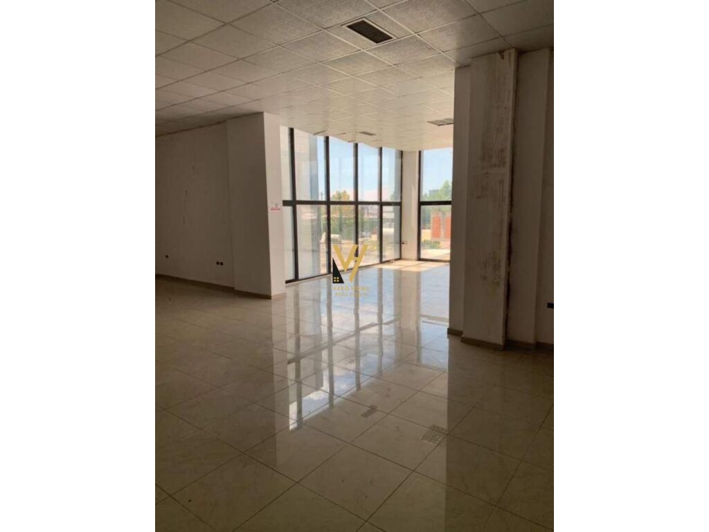 Jepet ambjent biznesi me qera ne Kamez 600 m2 3