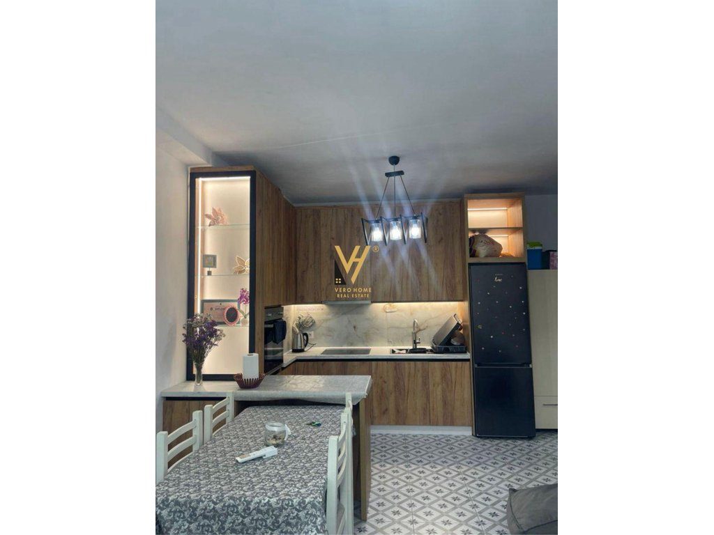 JEPET APARTAMENT 1+1+BLK ME QERA YZBERISHT 45.000 LEKE 2