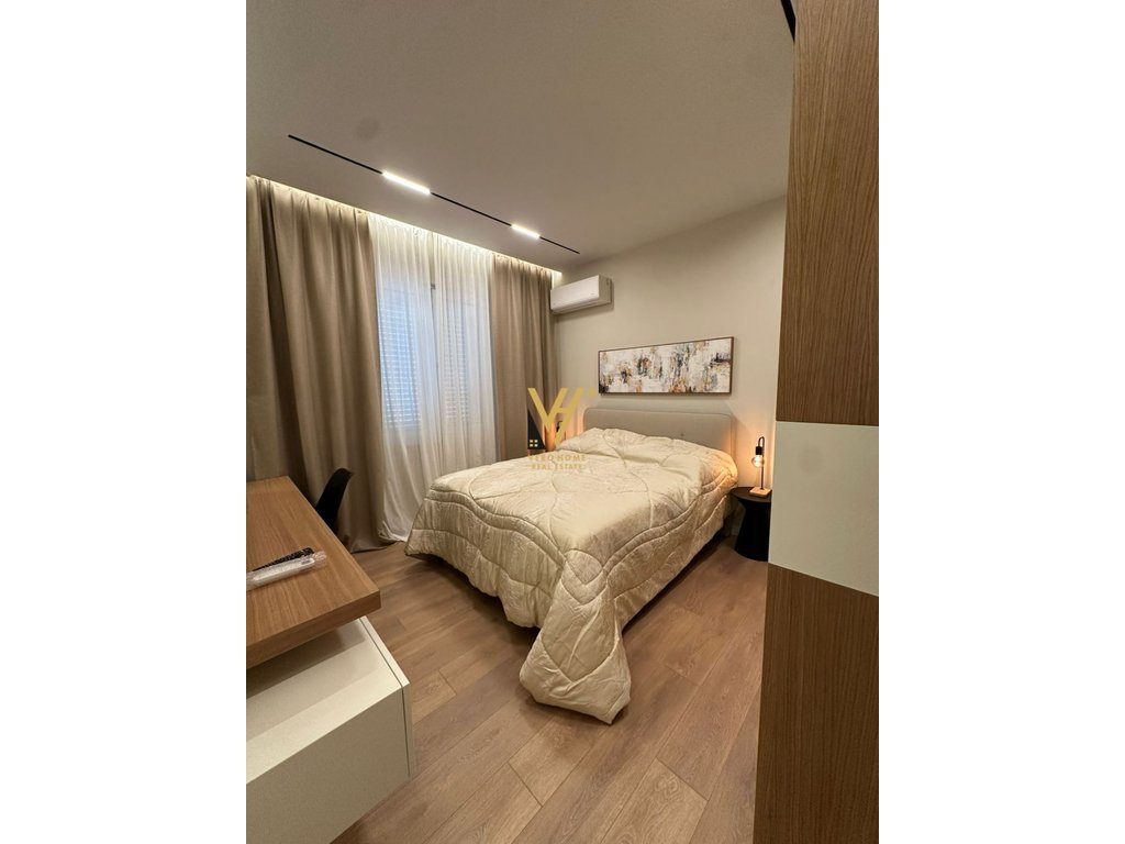 JEPET APARTAMENT 1+1 ME QIRA TE RRUGA E BARRIKADAVE 700 EURO 4