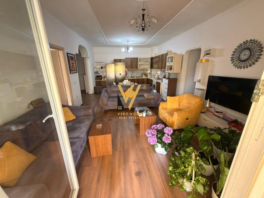 JEPET APARTAMENT 3+1+2+BLK ME QIRA TE KOPSHTI BOTANIK 700 EURO
