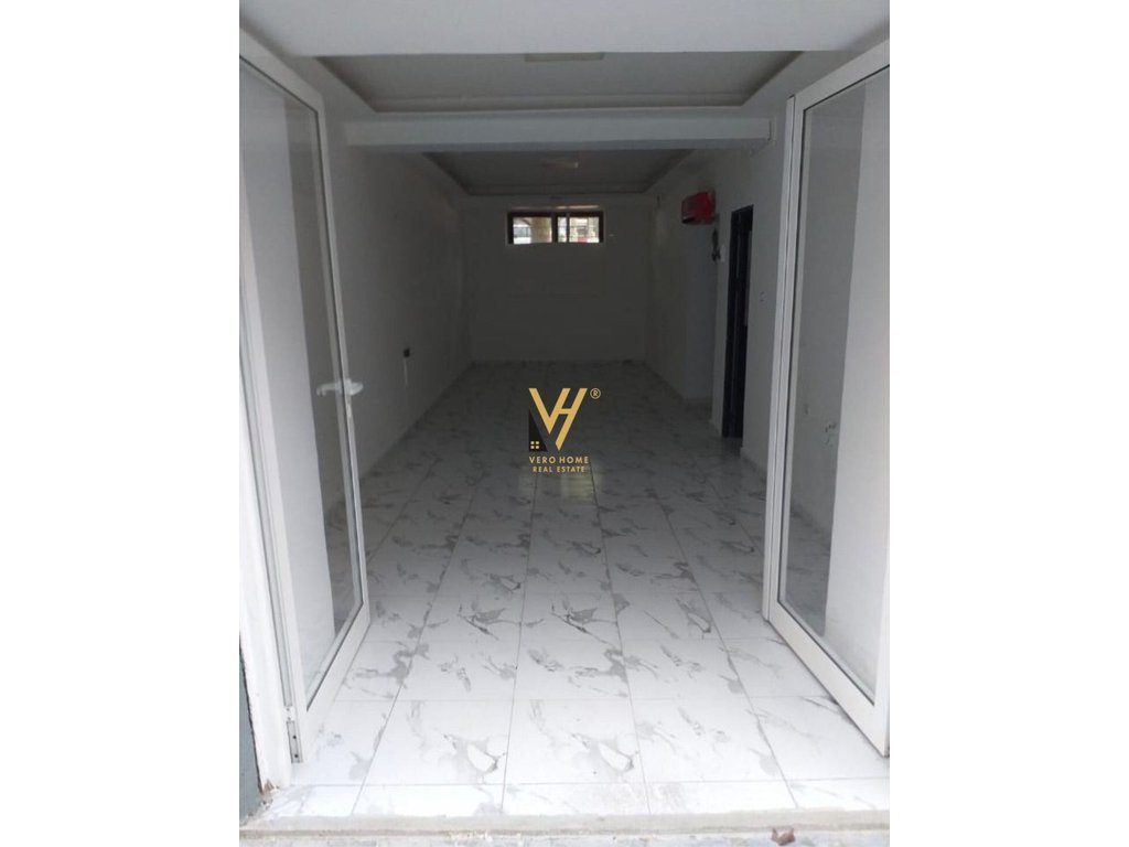 JEPET AMBIENT BIZNESI 35 M2 RRUGA E DIBRES 400 EURO