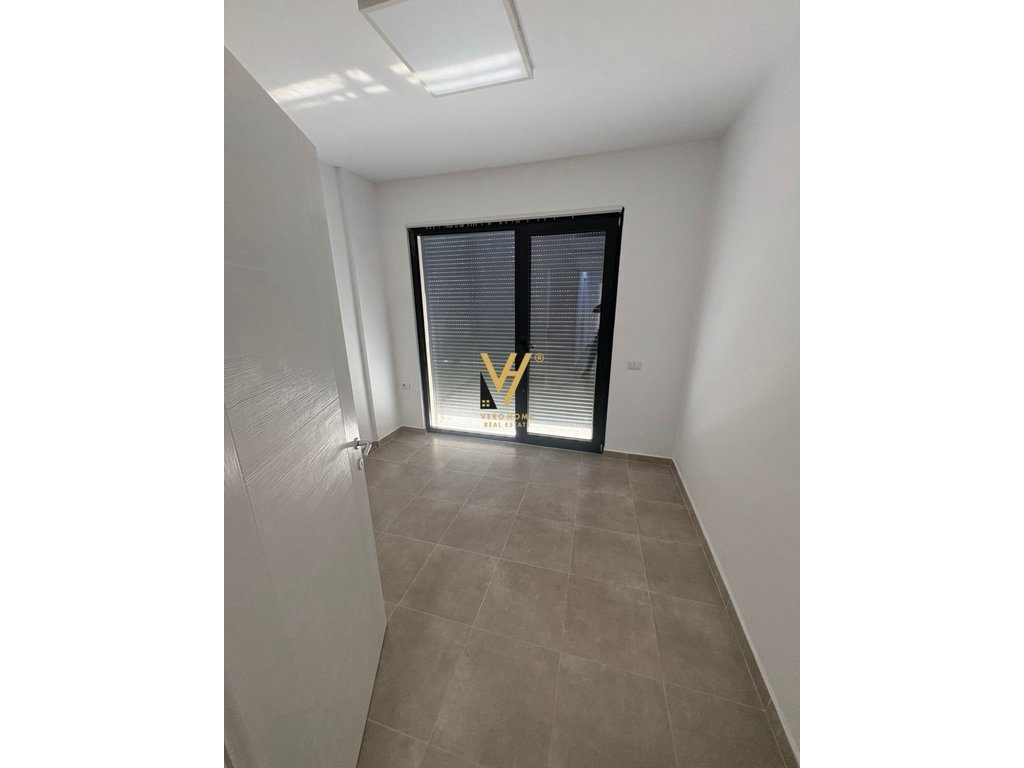 JEPET ZYRE 160 M2 ME QIRA TE LIQENI I THATE 150.000 LEKE 2