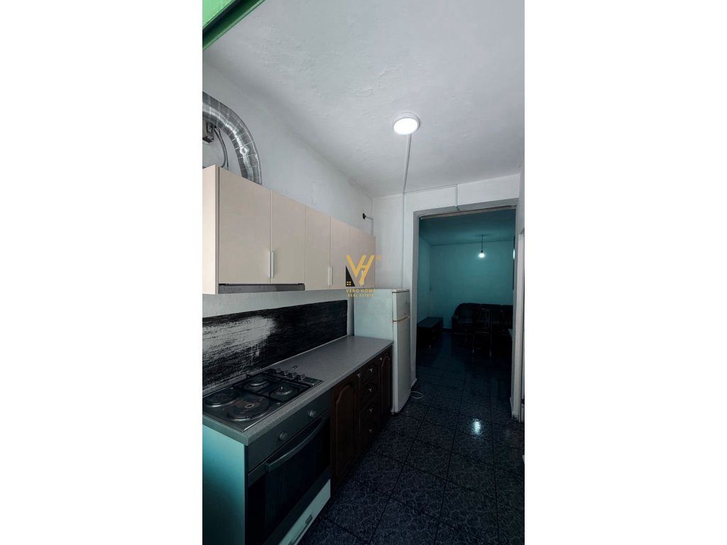 JEPET APARTAMENT 1+1 ME QERA TE ZOGU I ZI 40.000 LEKE 2