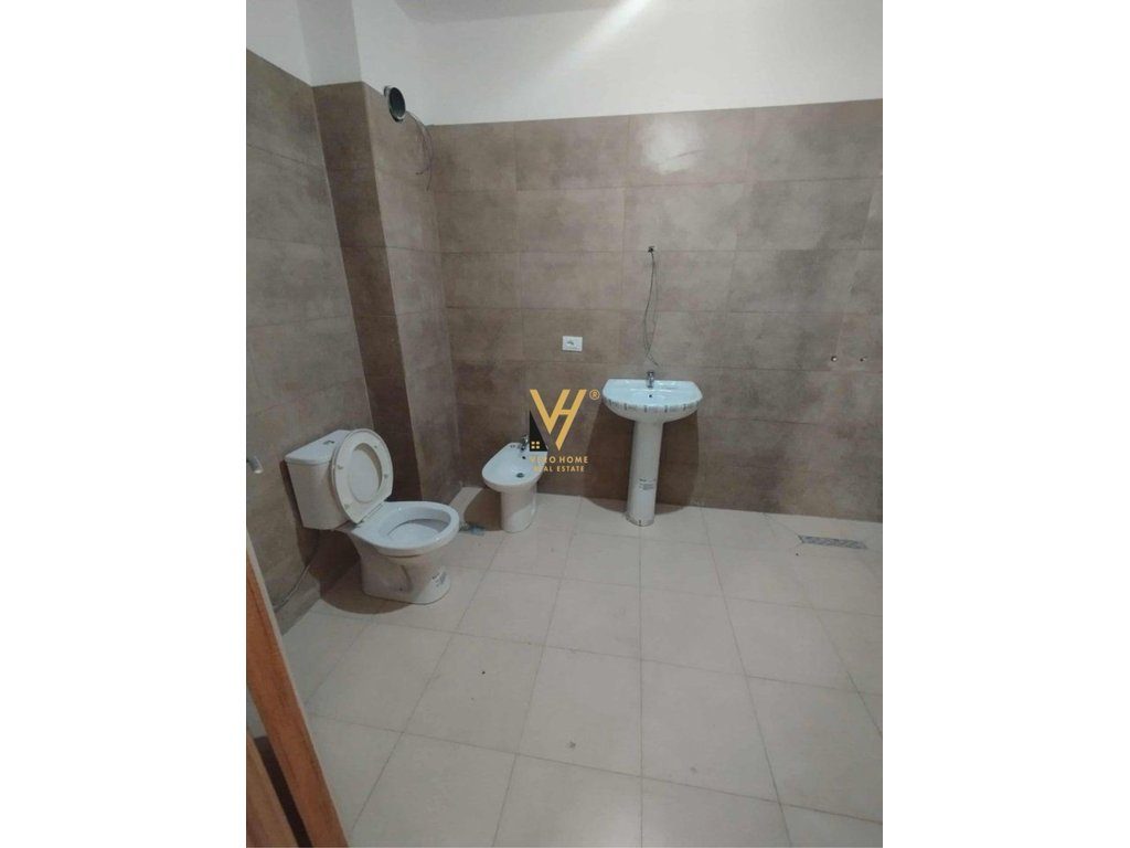 JEPET APARTAMENT 3+1+2+BLK ME QIRA TE 5 MAJI 450 EURO 3