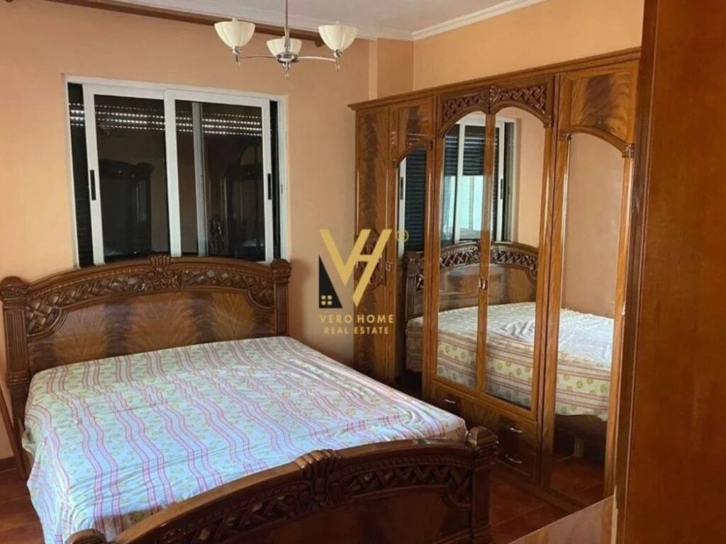 Jepet Apartament 2+1+ballkon me qera te Komuna e Parisit 110 m2 3