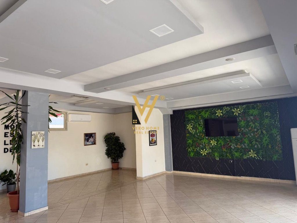 JEPET AMBIENT BIZNESI 150 M2 ME QERA NE LAPRAKE 100.000 LEKE 2