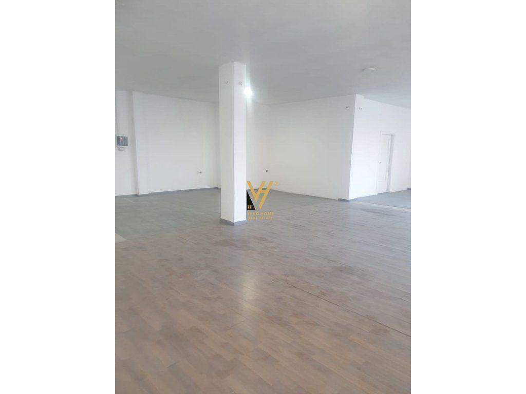 JEPET ZYRE 170 M2 ME QERA NE ASTIR 60.000 LEKE 4
