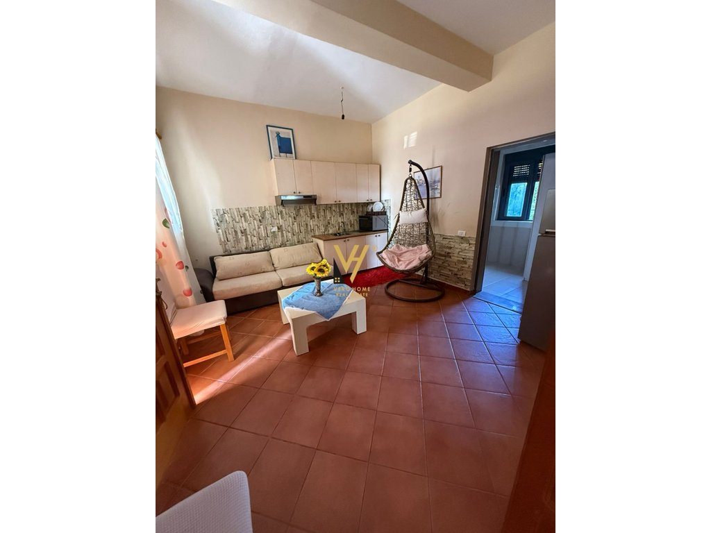 JEPET HYRJE VILE 2+1 ME QIRA NE ASTIR 450 EURO