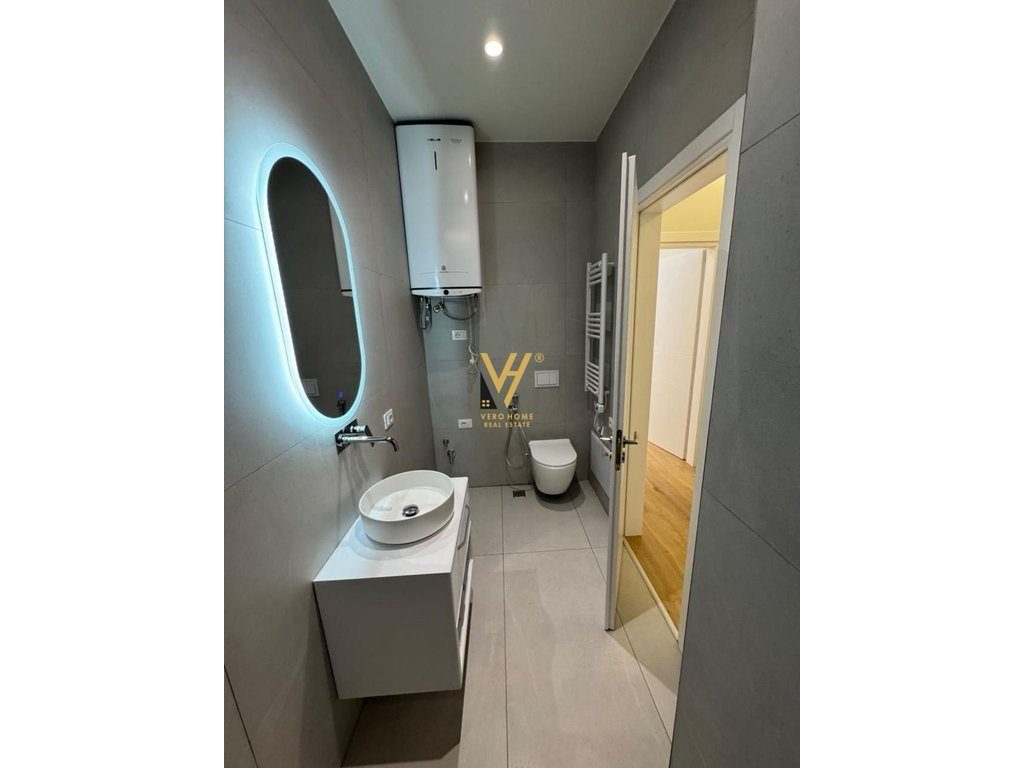 JEPET ZYRE 50 M2 ME QERA TEK KESH, VASIL SHANTO 1.000 EURO 4