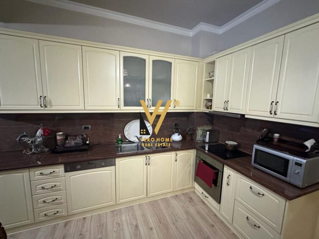 SHITET APARTAMENT 3+1+2 PRAN QENDRES GLOBE 350.000 EURO 2