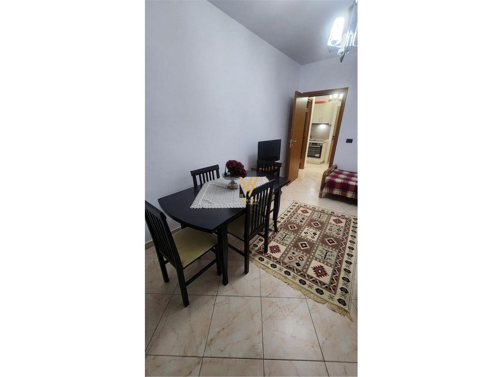 JEPET APARTAMENT 2+1+BLK ME QERA NE QENDER 80.000 LEKE 2
