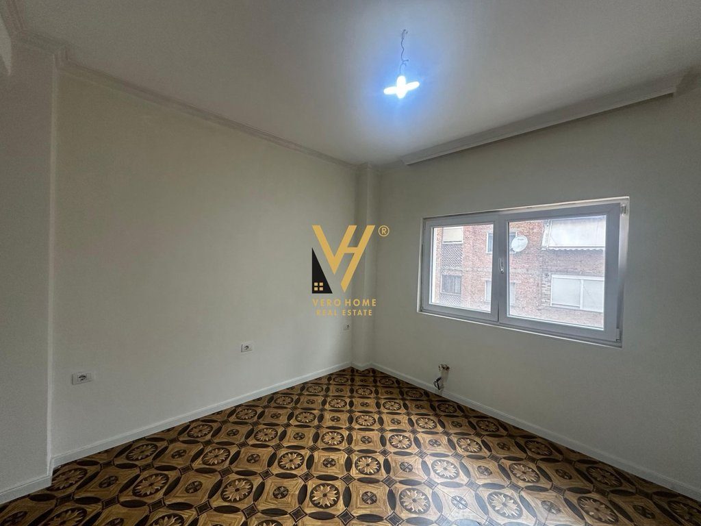JEPET ZYRE 106 M2 ME QIRA TE TREGU CAM 700 EURO 2