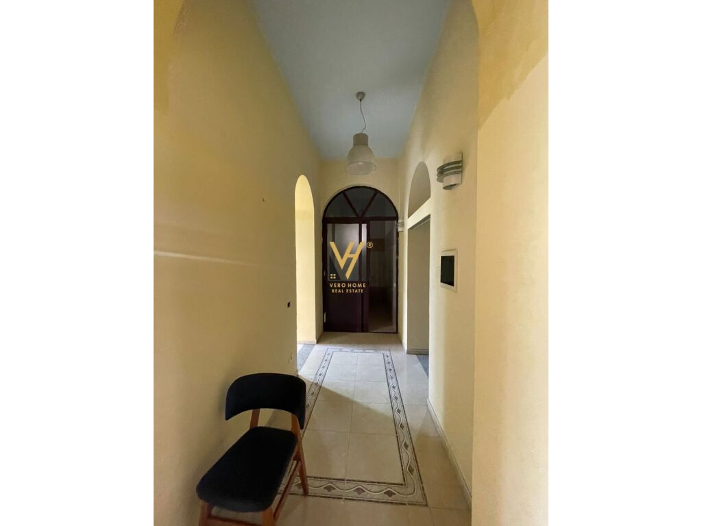 Shitet Ambient Biznesi te Rruga Hoxha Tahsim 132 m2 4