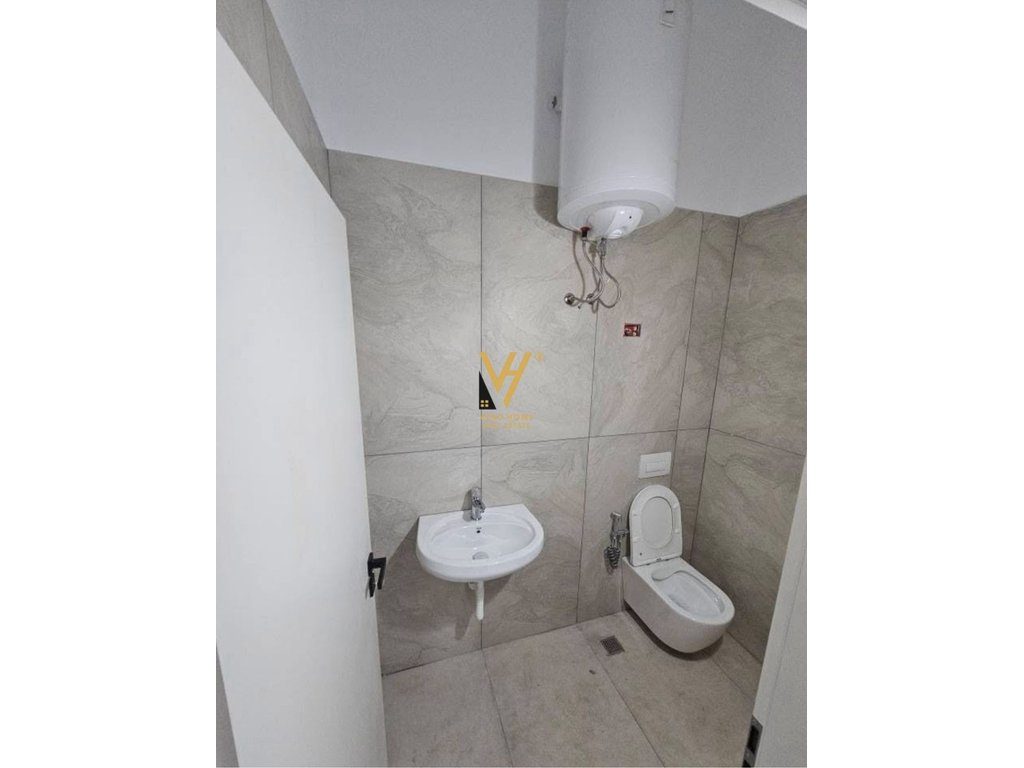 SHITET AMBIENT BIZNESI 60 M2 NE DON BOSKO 130.000 EURO 4